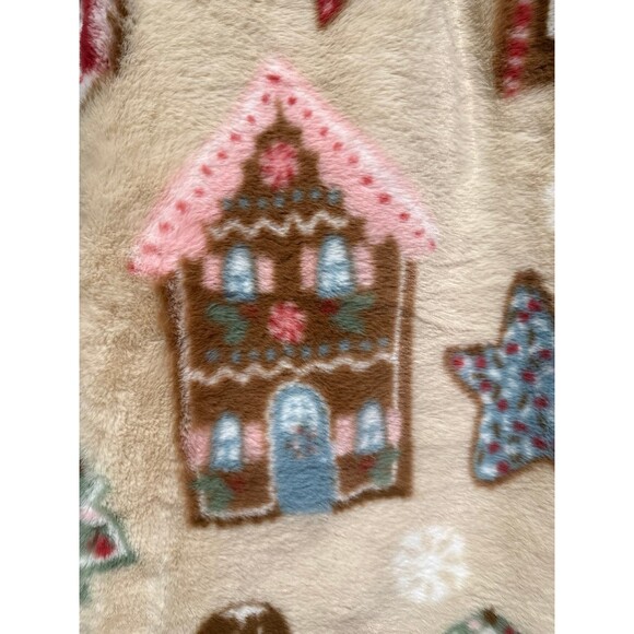 Cupcakes and Cashmere Gingerbread Faux Fur Blanket Viral TikTok - Picture 3 of 6